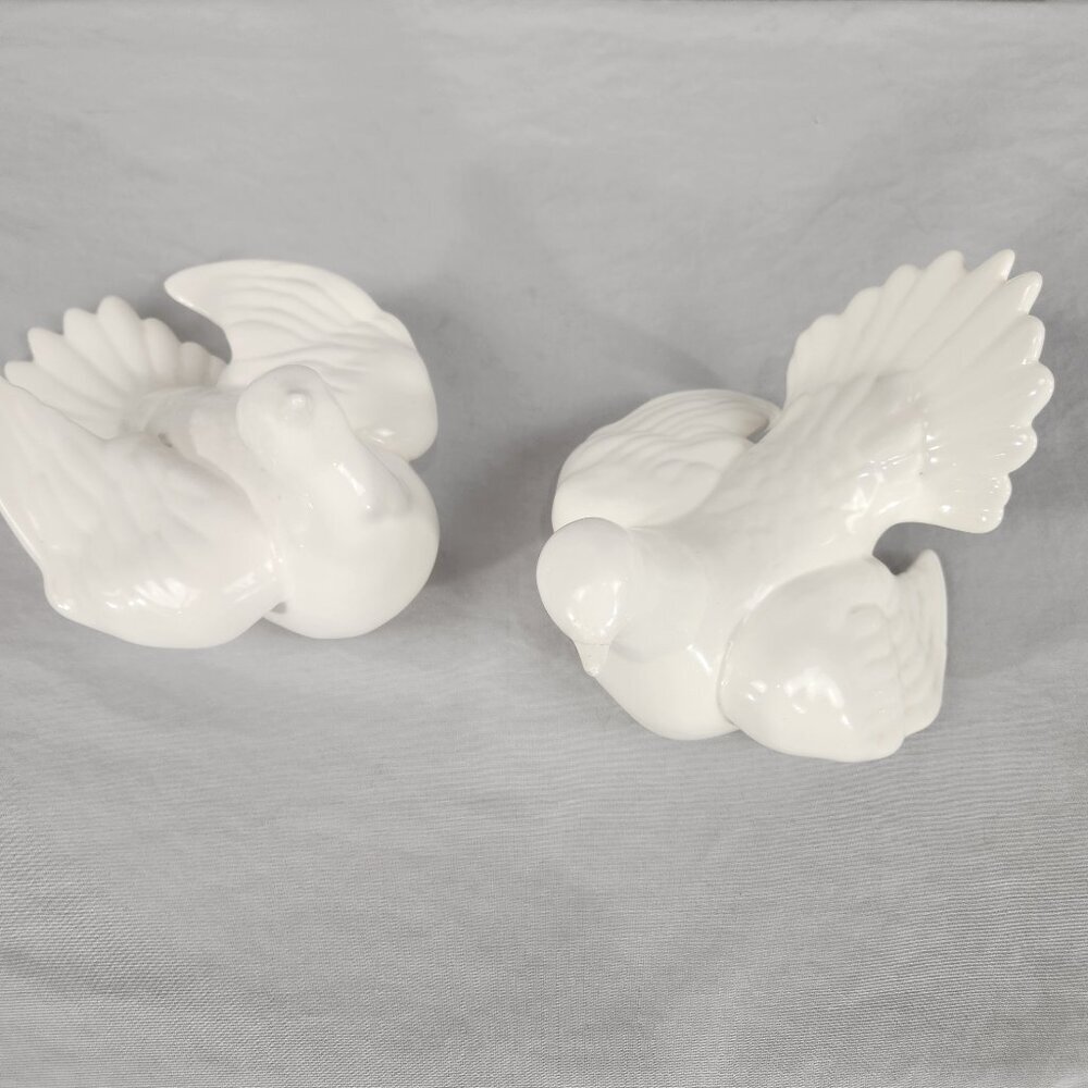 Pair Of Porcelain Glazed White Doves Decor Birds Graceful Wedding